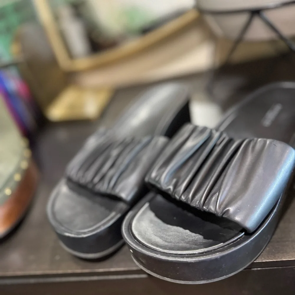 Aerosoles Women's Black Slide Sandals - Picture 2 of 4